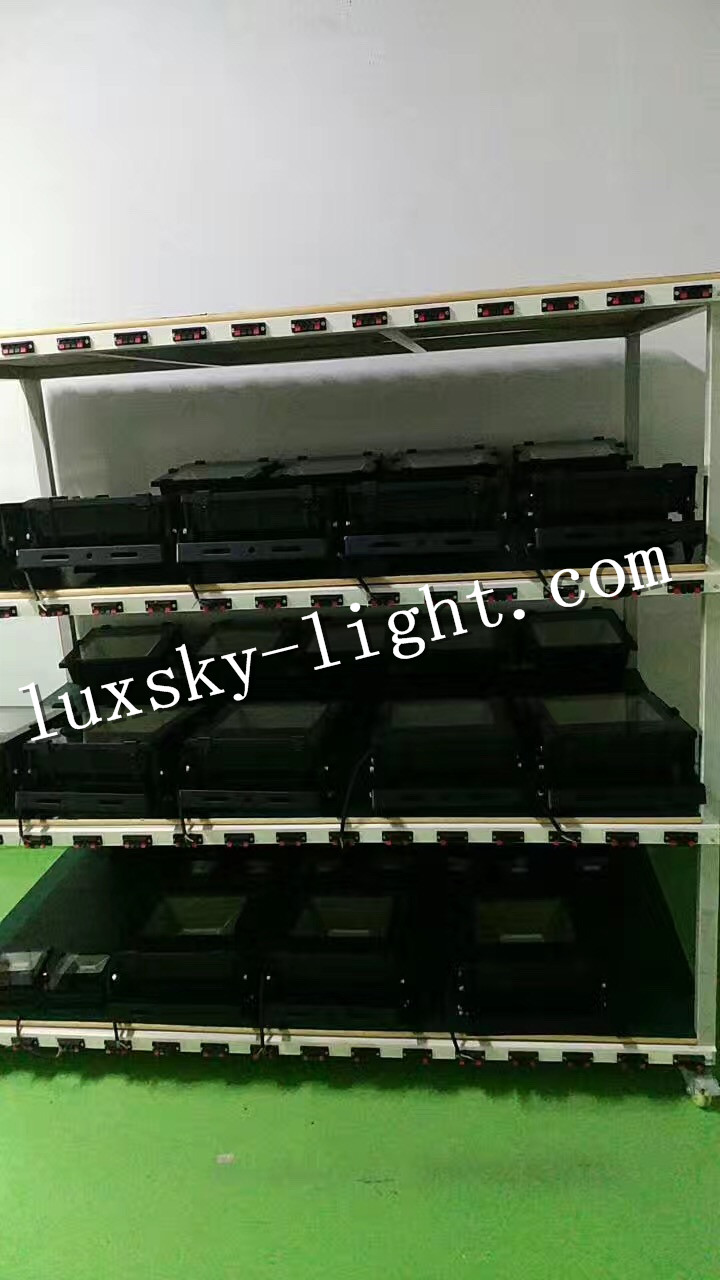Ledet flomlys.jpg led flood light.jpg